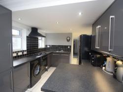 3 bed flat to rent in St Mary's House, Commercial Road, Penryn