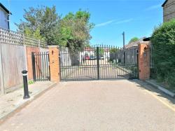 3 bed end terrace house for sale in The Octagon, Middleborough
